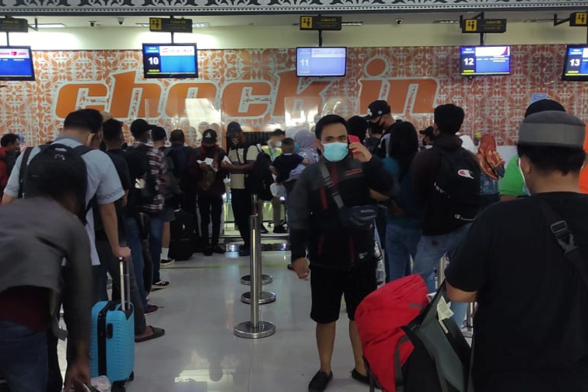 Arus Mudik H 7 Di Bandara Sultan Baabullah Ternate Naik 40 Persen