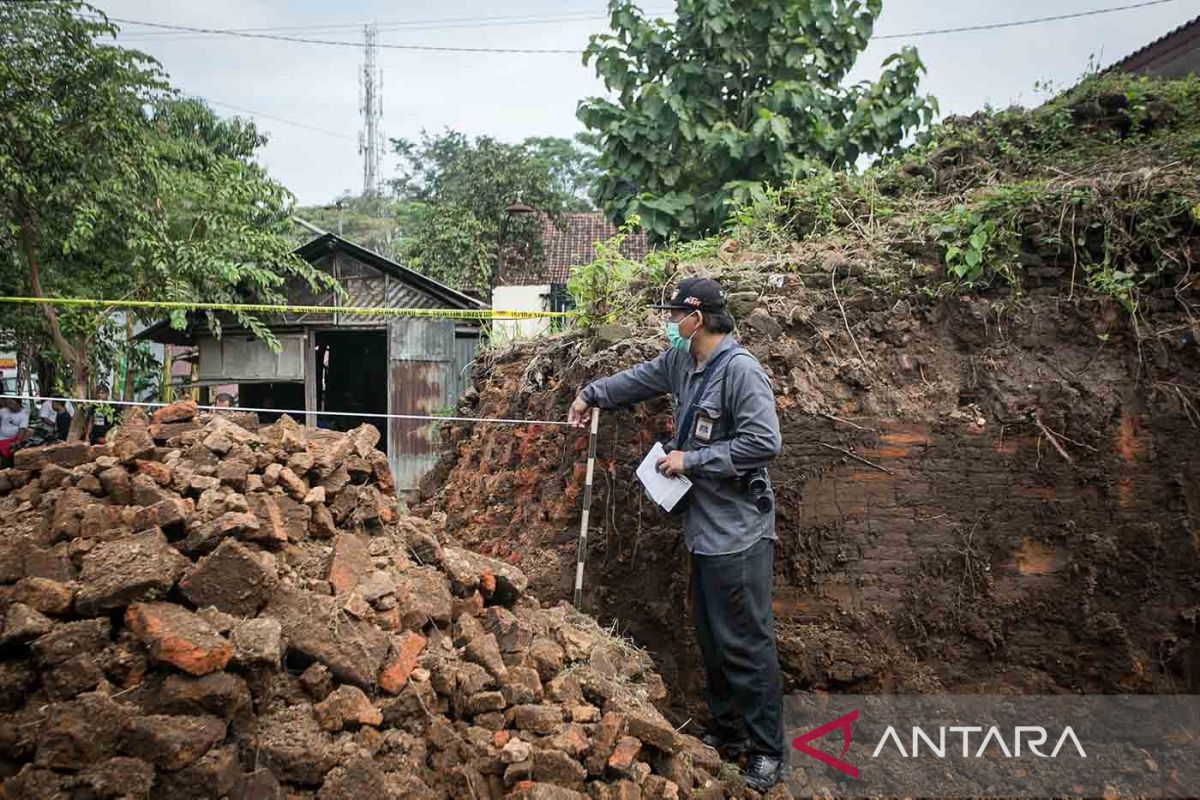 Ganjar sebut perusakan tembok keraton kartasuro peringatan untuk pemerintah