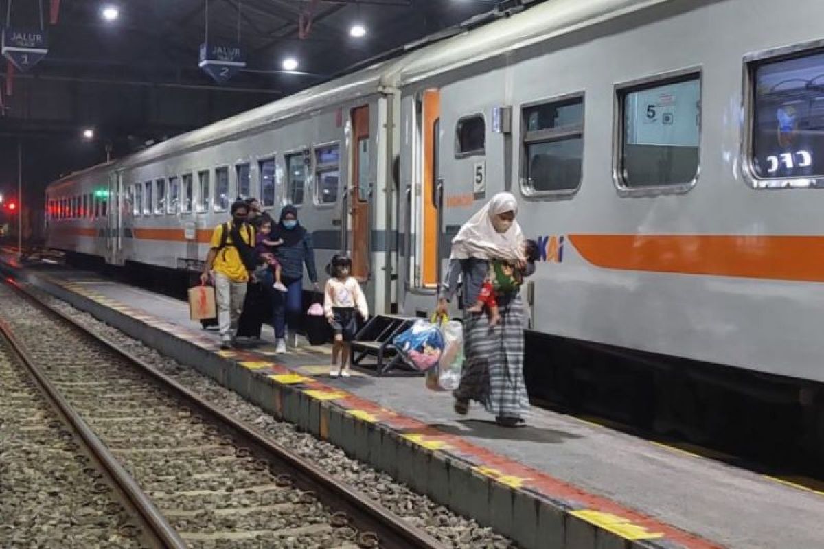 Sebanyak 33.331 pemudik turun di stasiun Daop 7 Madiun