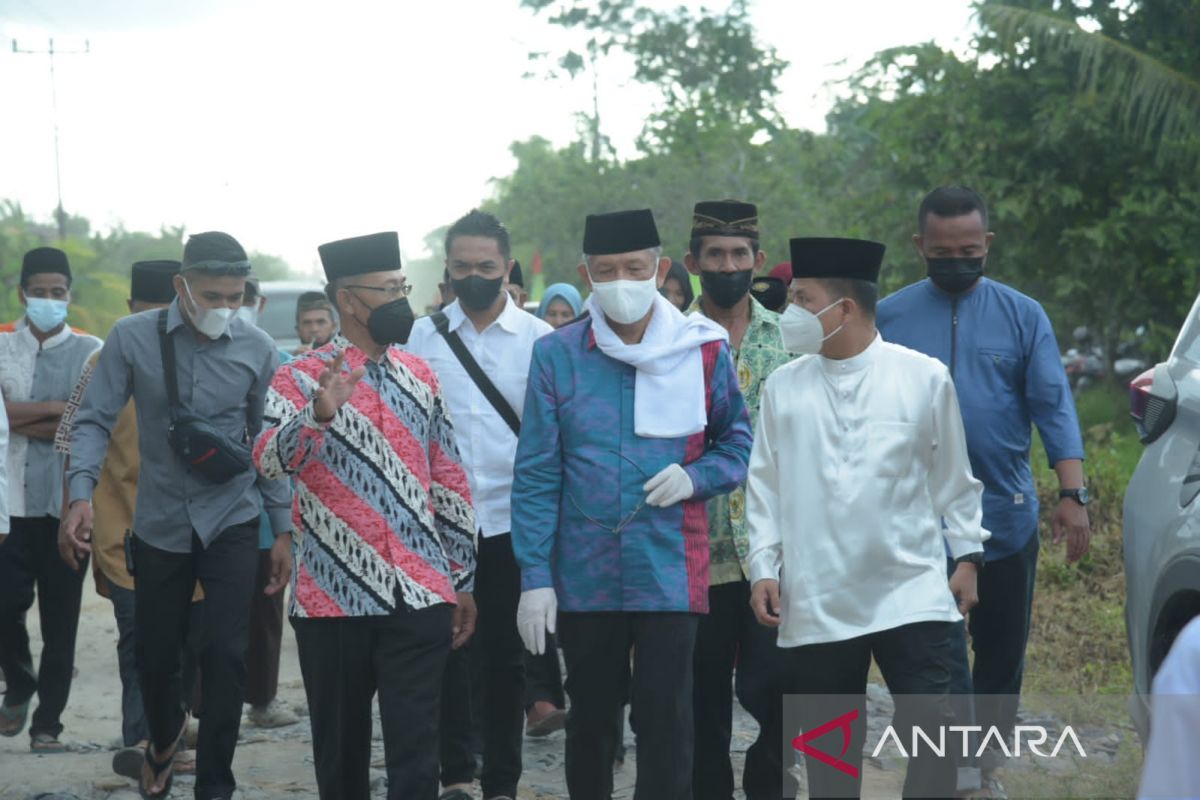 Sutarmidji imbau orang tua di Sambas dukung pendidikan anak