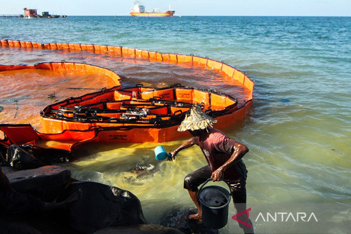 Tumpahan minyak di laut Lhokseumawe teratasi