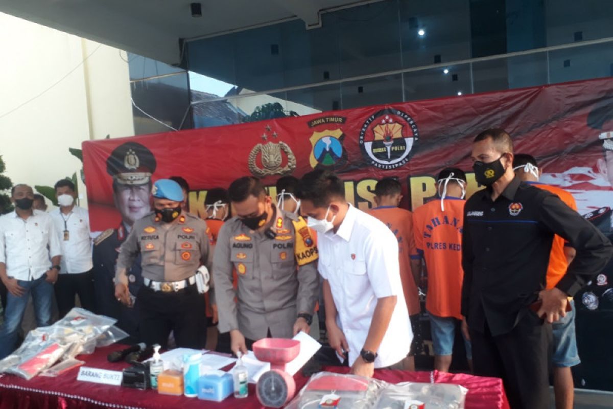 Polisi tetapkan lima tersangka kasus petasan lukai jari bocah Kediri