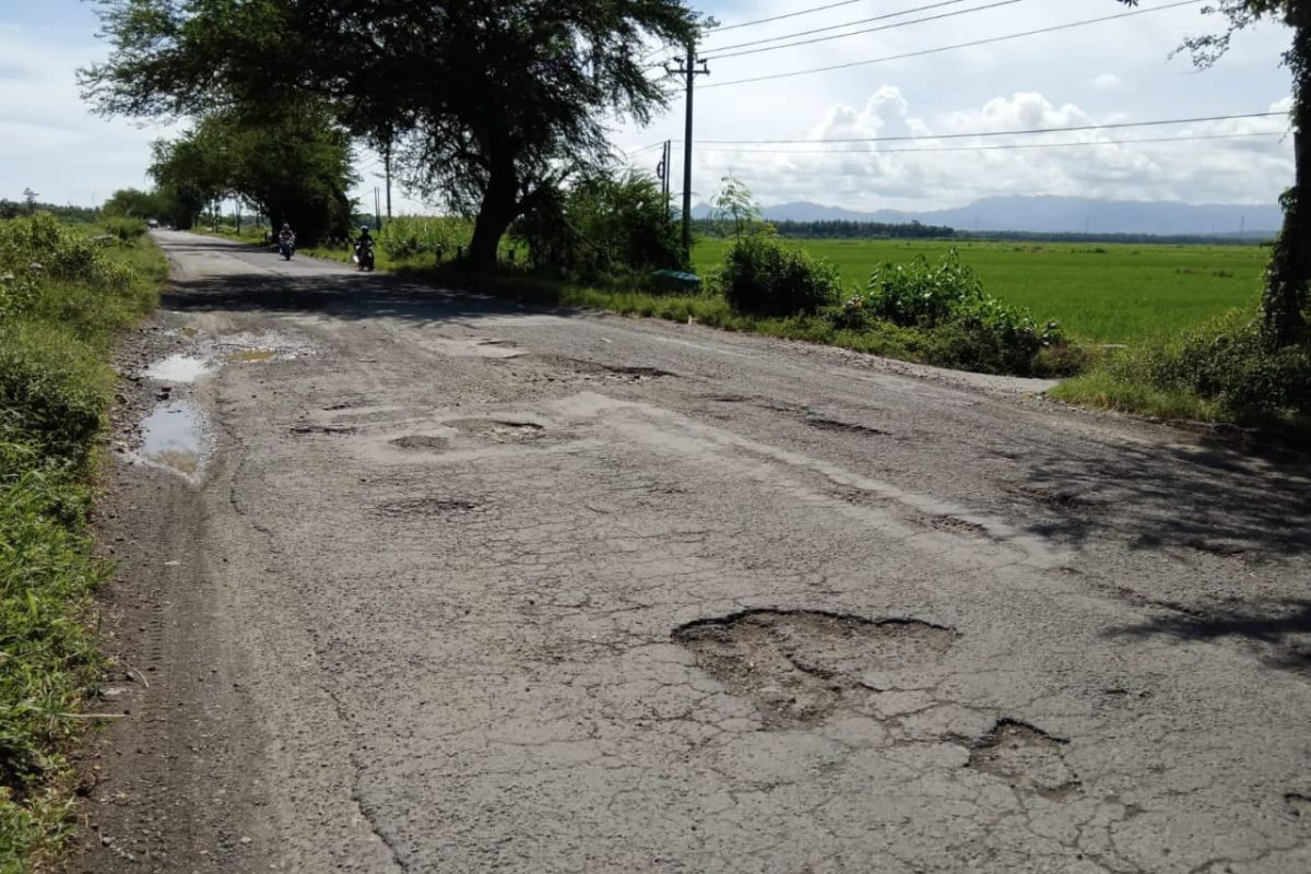 Jalan Karangsewu-Congot rusak parah, Pemda DIY diminta segera memperbaiki