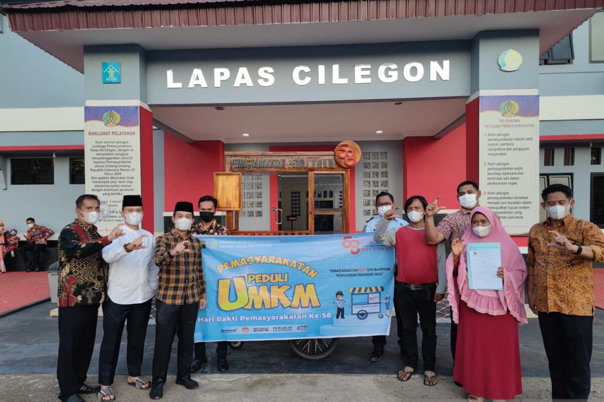 Hari Bakti Pemasyarakatan, Pelaku usaha terima bantuan gerobak dari Lapas Cilegon