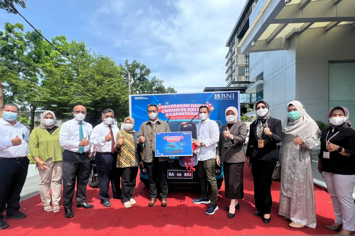 BNI Wilayah 02 serahkan hadiah mobil dan sepeda motor ke pemenang