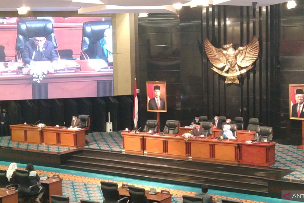 Taufik pimpin rapat pemberhentian dirinya sebagai Wakil Ketua DPRD DKI