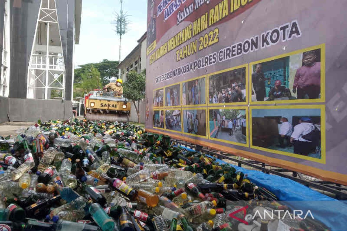 Polres Cirebon musnahkan 20.938 minuman keras dan 41.032 butir obat terlarang