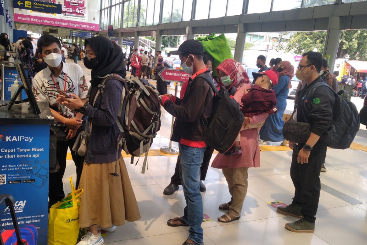 H-6 Lebaran pemudik Stasiun Senen dan Gambir terus bertambah