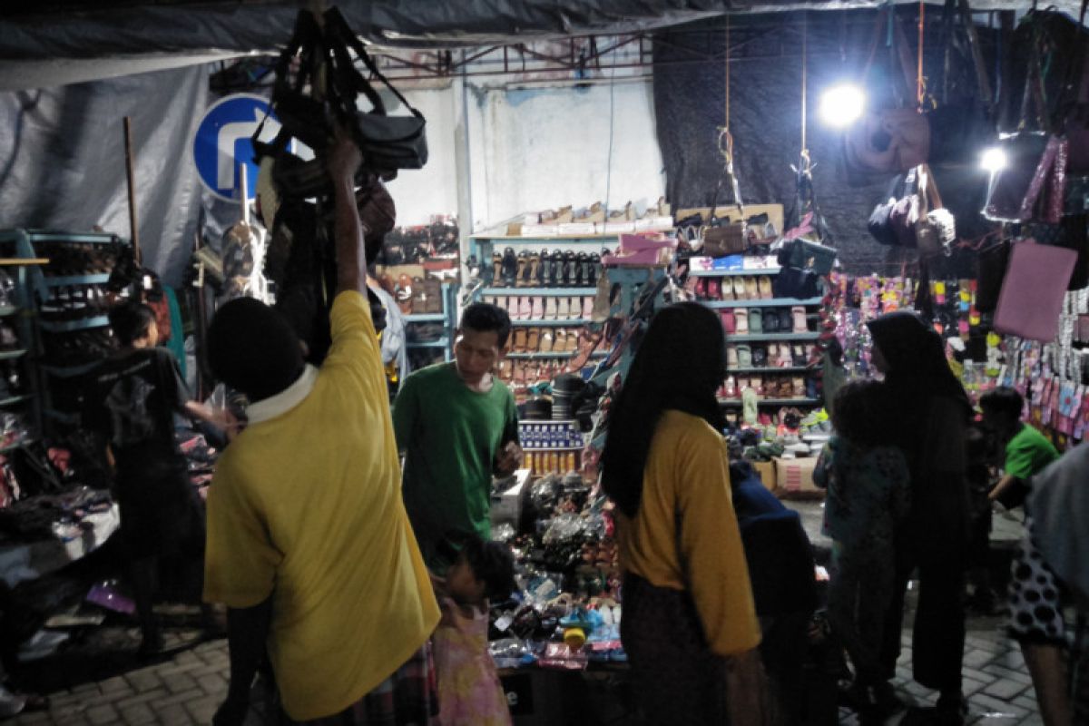 Pasar Tumpah di Kota Praya diserbu warga jelang Lebaran