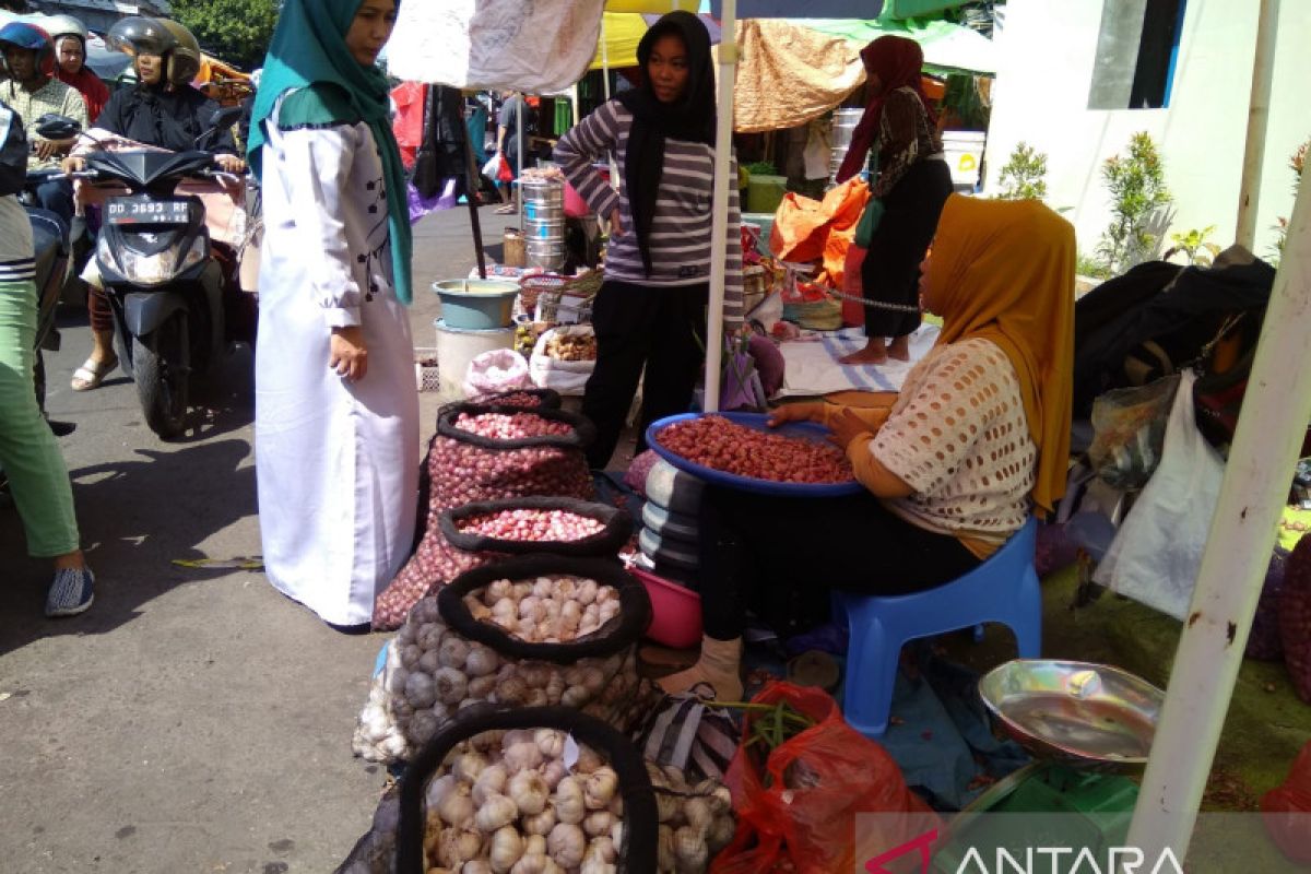 Perumda Pasar Makassar awasi pedagang musiman jelang Lebaran 2022