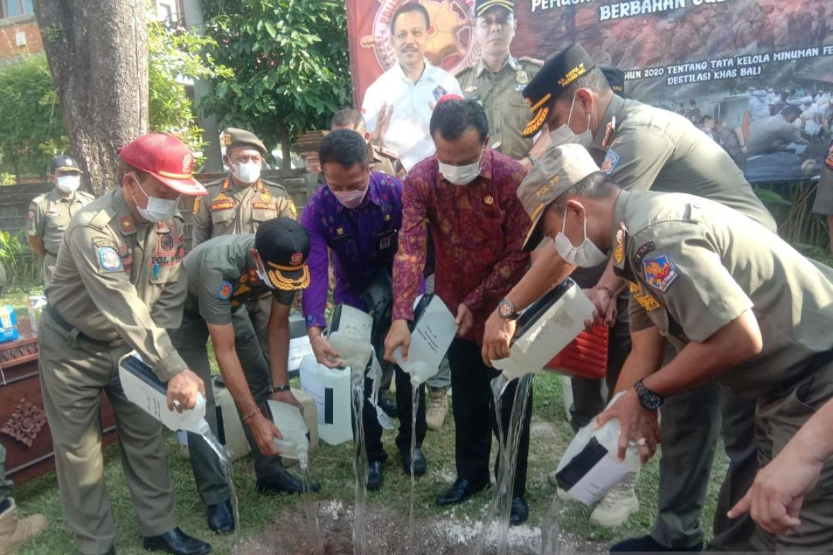 Pemprov Bali musnahkan 485 liter arak gula pasir di Karangasem