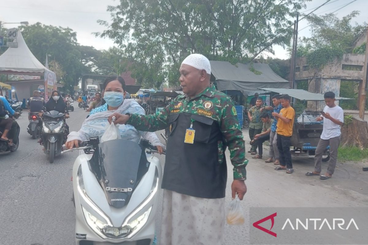 Peduli ummat, HIPAKAD Tanjungbalai berbagi takjil