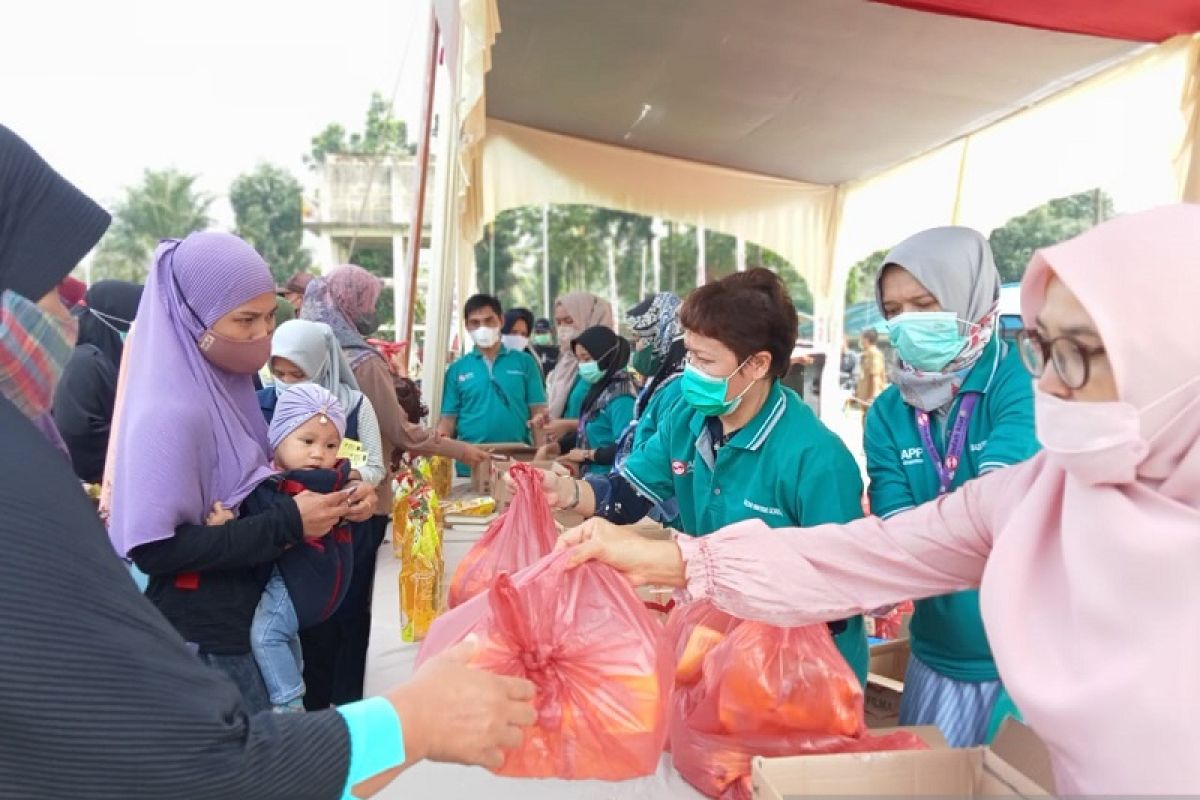 Perkuat solidaritas di bulan Ramadan, IKPP Perawang salurkan 3000 liter minyak goreng murah