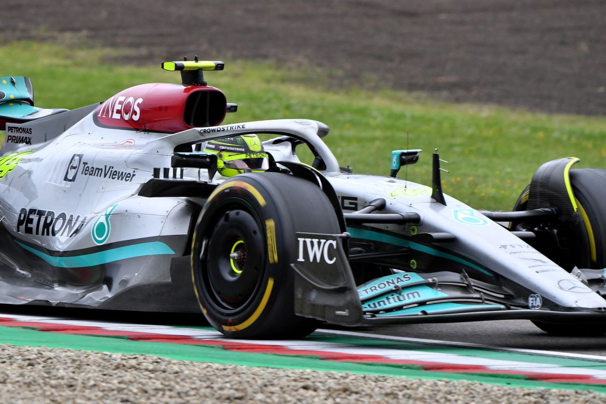Pembalap Hamilton dilindungi bos Mercedes