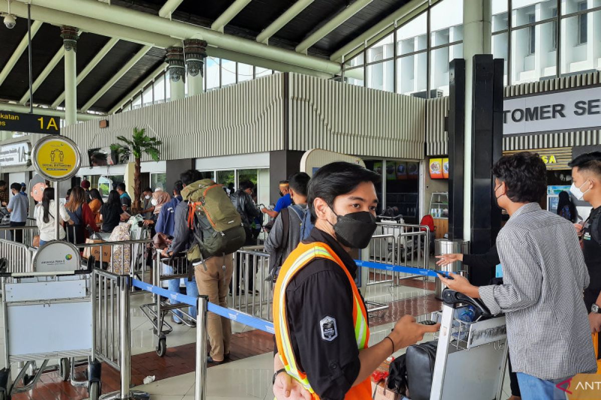 Arus Mudik - H-5 Lebaran  Bandara Soetta didominasi keberangkatan pelancong