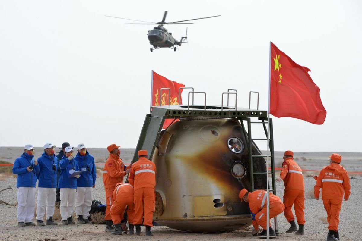 China buka kapsul pembawa pulang pesawat Shenzhou-13