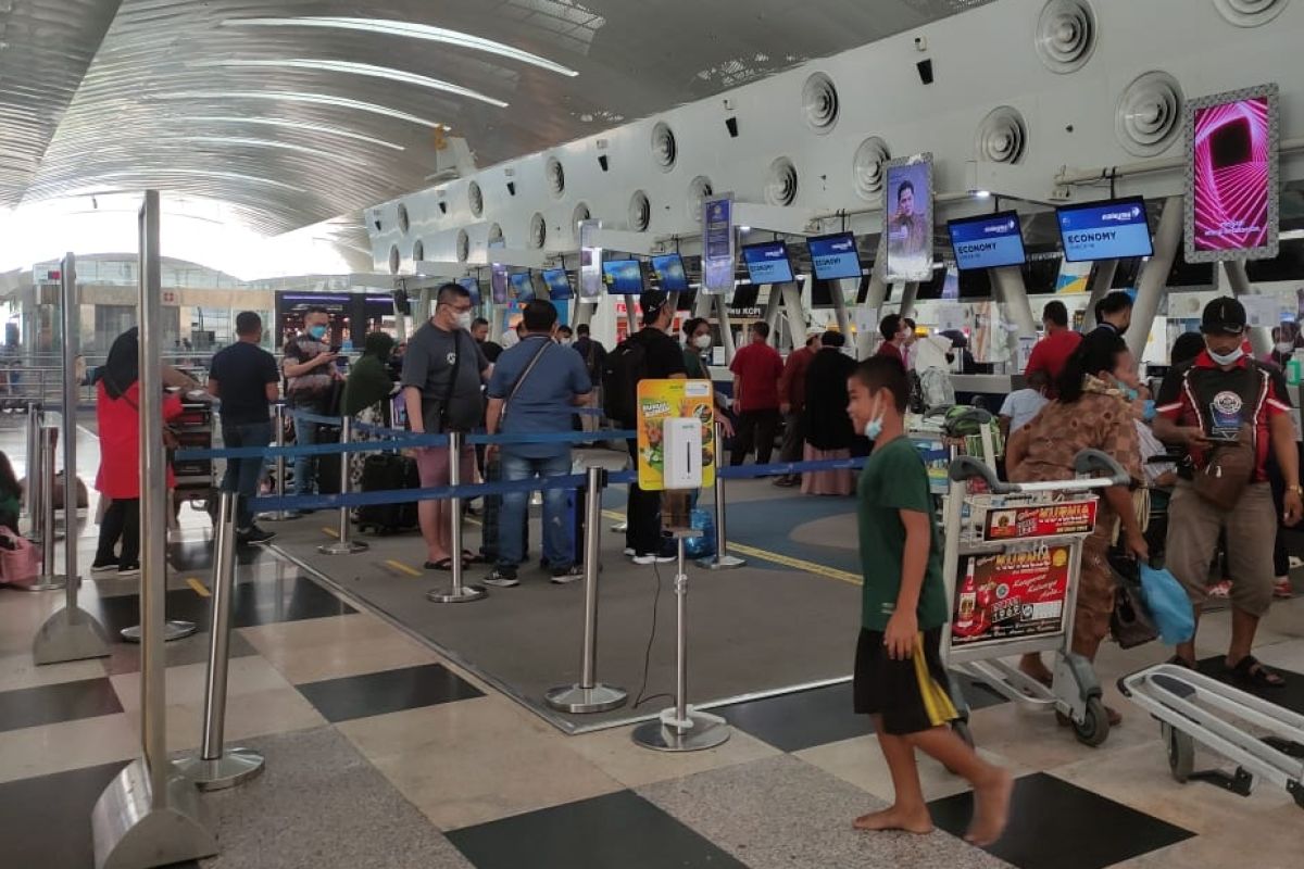 Arus mudik Lebaran di Bandara Kualanamu mencapai 13.446 orang