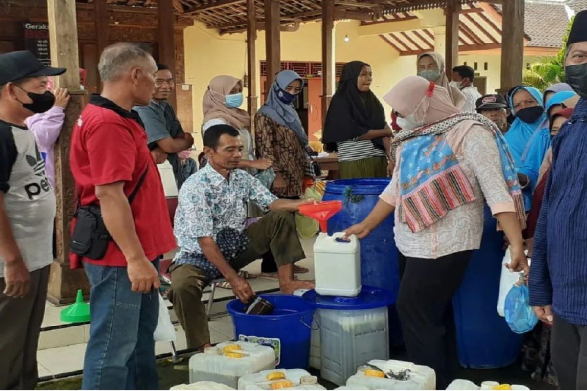 Gunung Kidul menggelar operasi pasar minyak goreng di Taman Kuliner