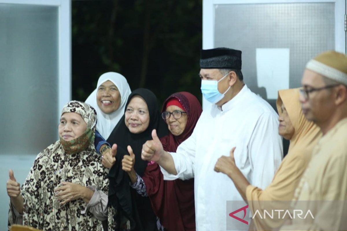 Wali Kota Solok hadiri buka bersama dengan jamaah masjid Al Hidayah VI Suku Kota Solok