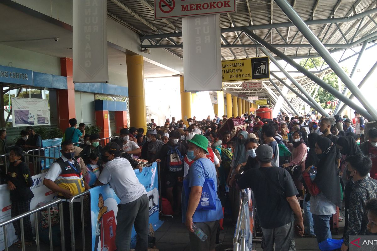 Pelni berangkatkan 482 pemudik dari Pelabuhan Tanjung Priok