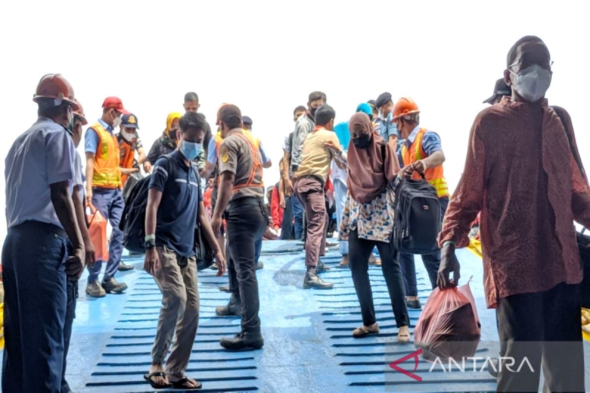 Puncak arus mudik di Pelabuhan Sampit, 1.786 penumpang menuju Semarang