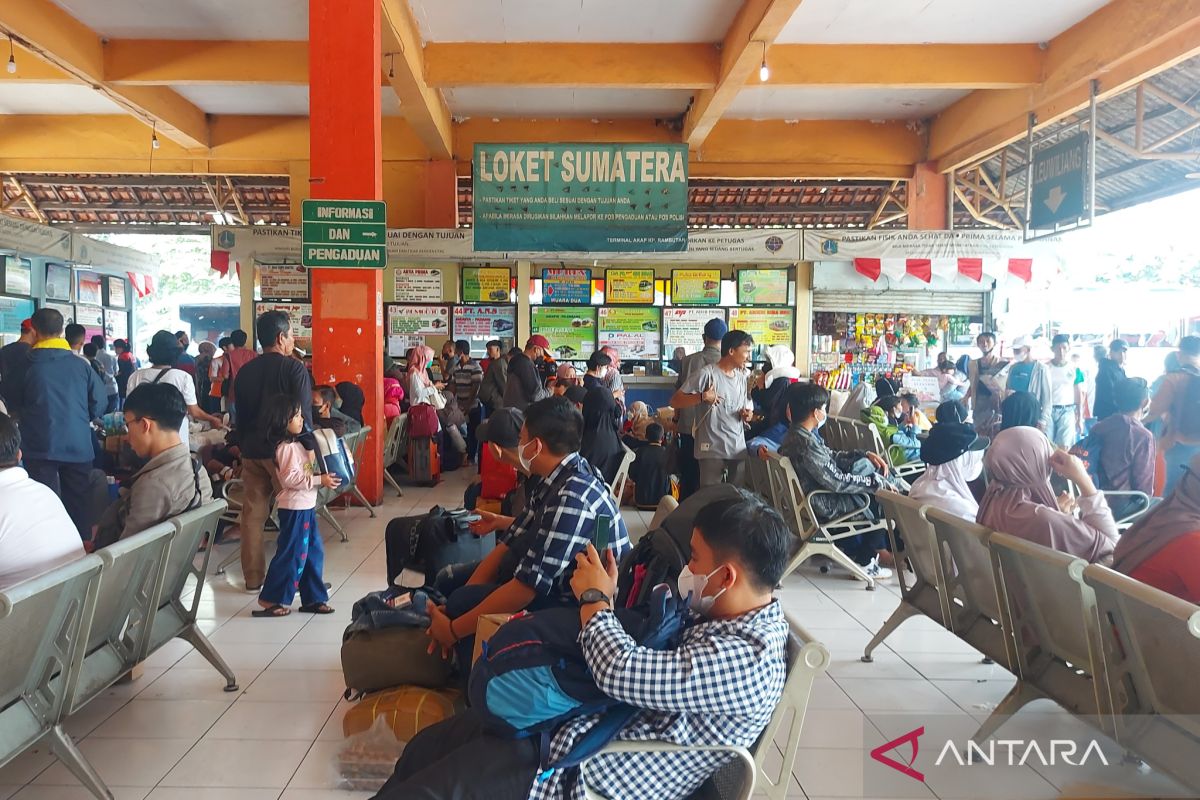 Pangkalan transportasi Ibu Kota berangkatkan para pemudik H-5 Lebaran