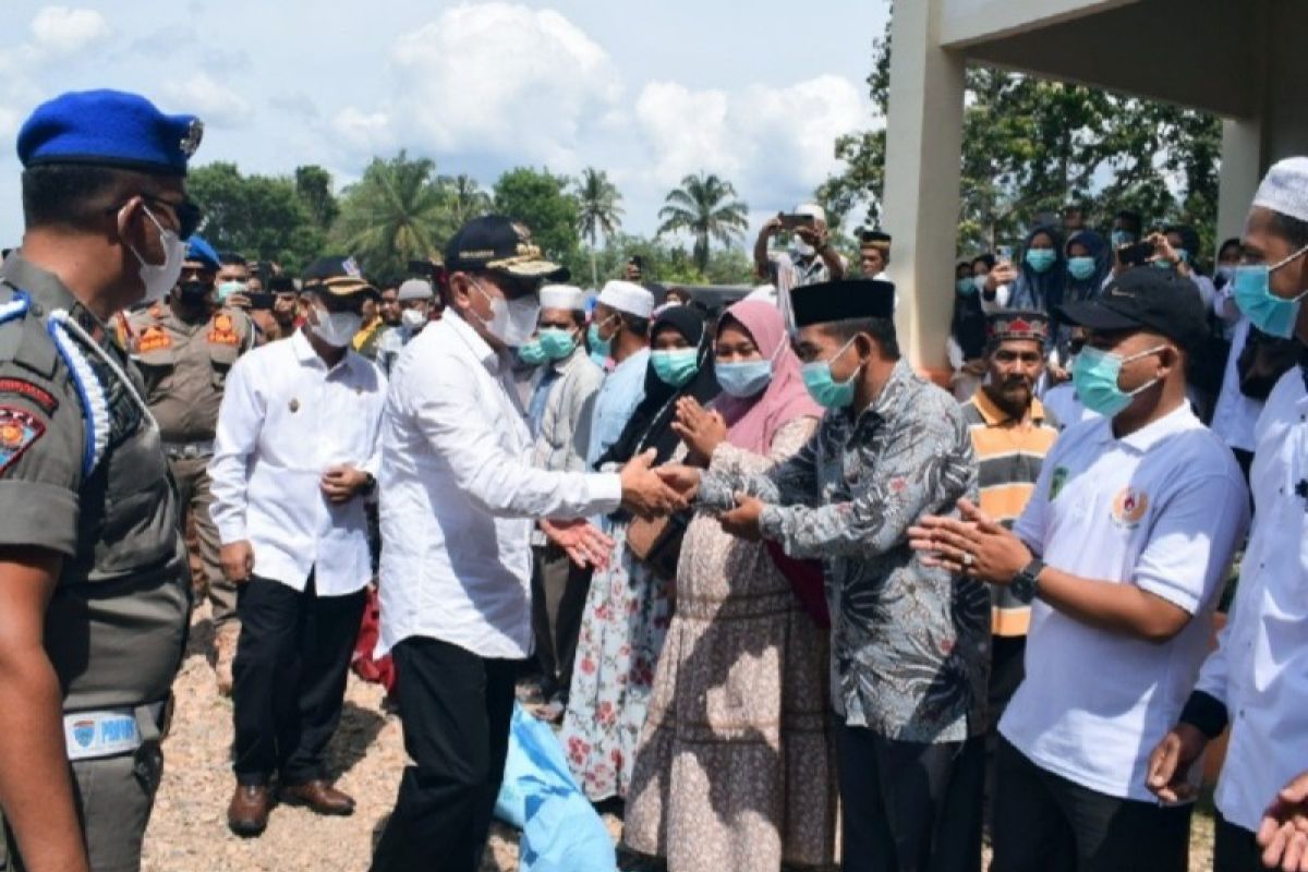 Gubernur salurkan 1.500 paket sembako di Padang Lawas