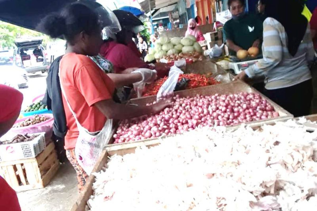 Harga kebutuhan bahan pokok di Biak mulai meningkat hingga 10 persen