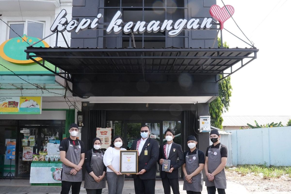 Buka 26 outlet dalam sepekan, Kopi Kenangan raih rekor MURI