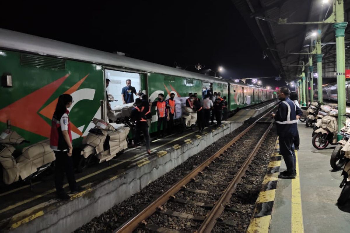 Angkutan sepeda motor gratis mulai tiba di stasiun KA Daop Purwokerto