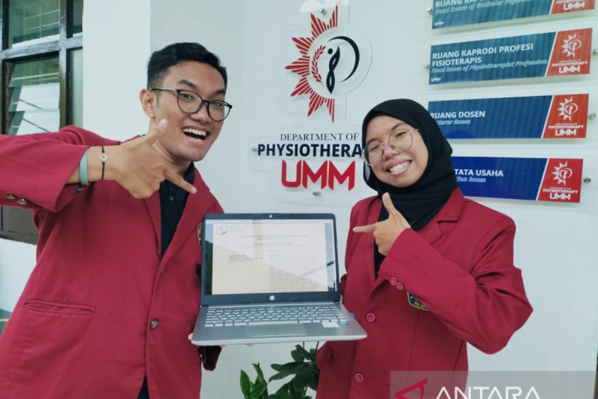 Dua mahasiswa fisioterapi UMM raih penghargaan pada ajang PIMAF