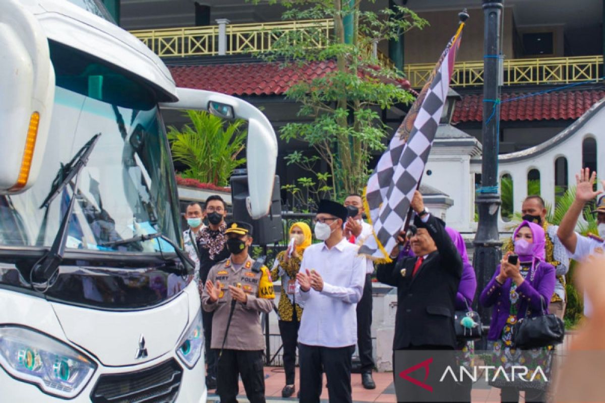 Puluhan warga Jember ikut mudik gratis ke Sumenep