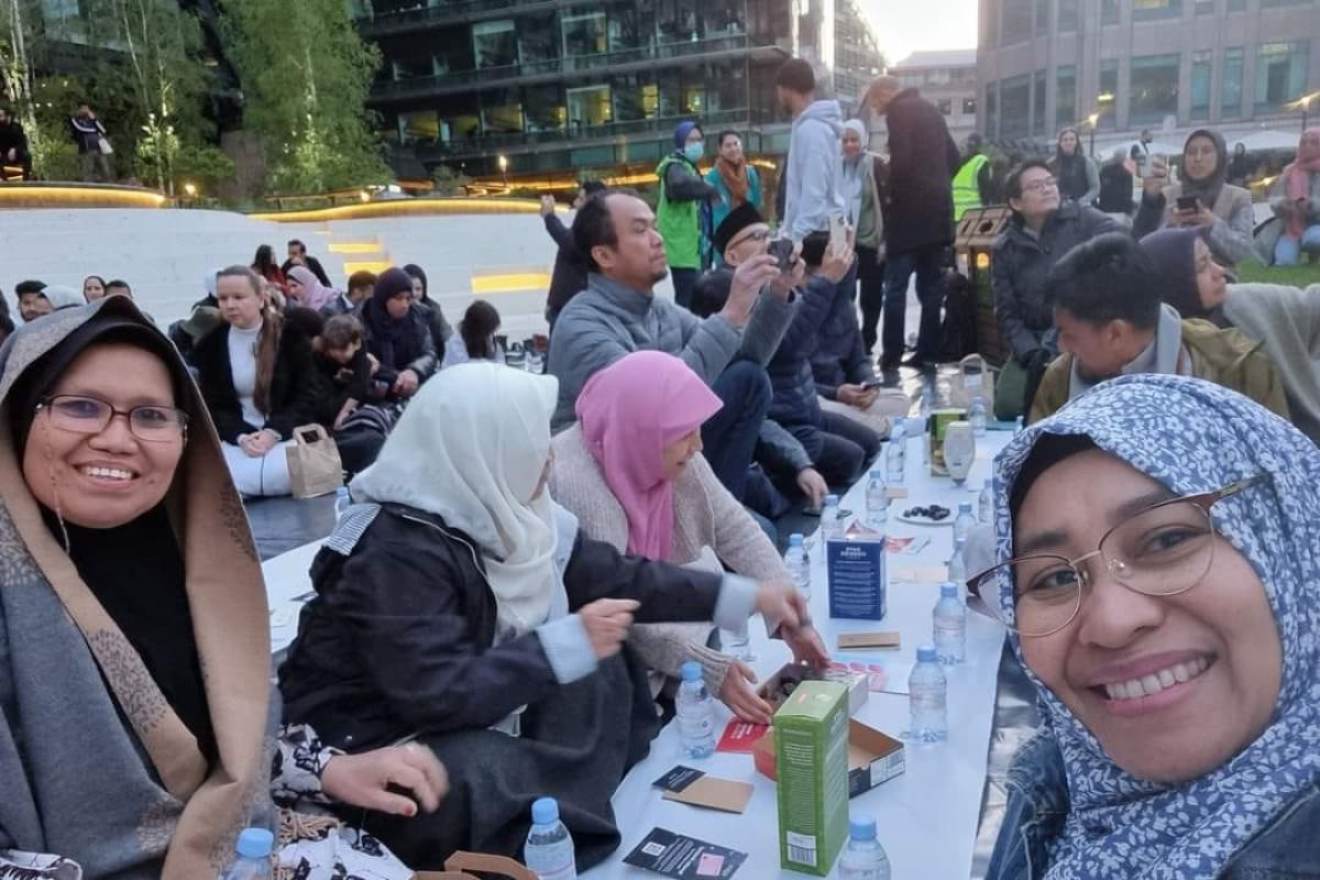 Masakan Indonesia pada buka puasa bersama komunitas Muslim London