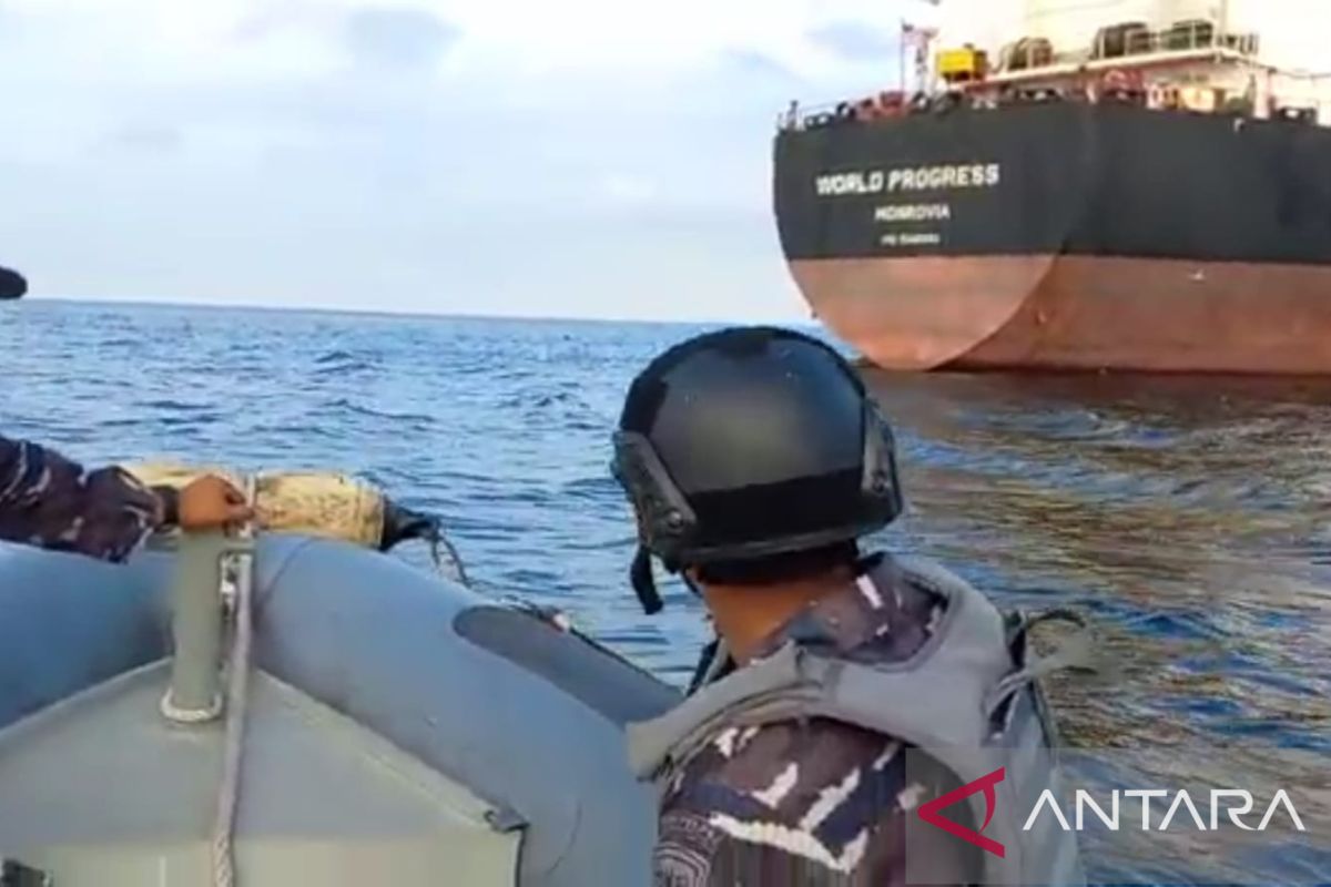 TNI AL amankan 2 kapal tanker berbendera asing muat "palm oil" dan CPO