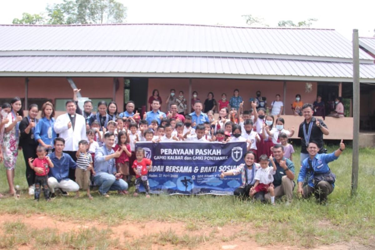 Baksos GAMKI dan GMKI jangkau sekolah di pedalaman Kubu Raya