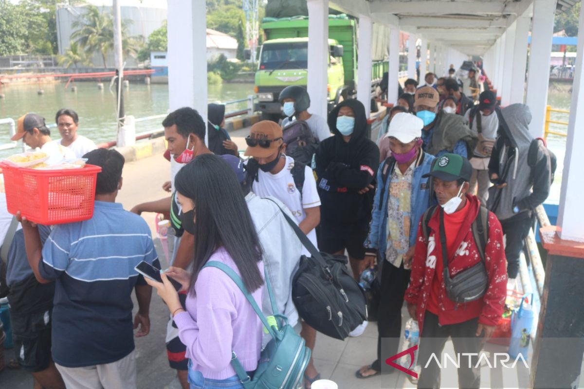 Pelindo sebut kapal rute Lombok-Surabaya isi penuh kendaraan pemudik
