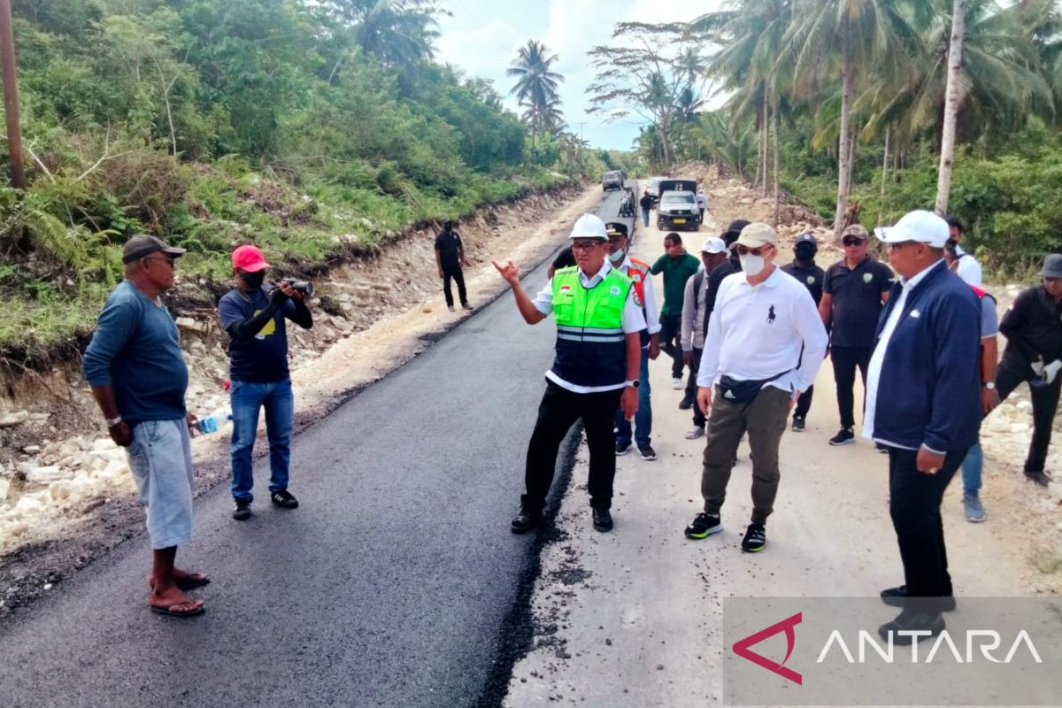 Pemkab Maluku Tenggara pastikan pembangunan infrastruktur di Kei Besar
