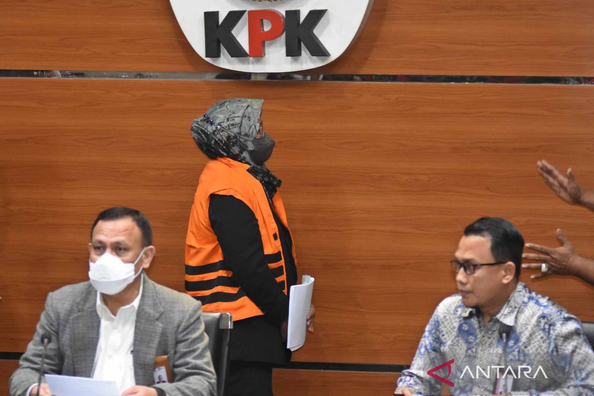 Ditetapkan sebagai tersangka, KPK menahan Bupati Bogor Ade Yasin