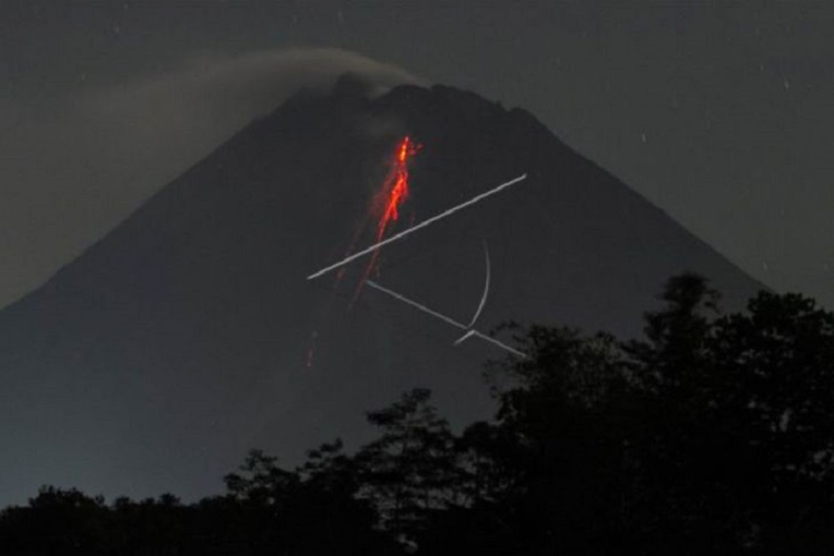 Gunung Merapi tujuh kali luncurkan guguran lava pijar sejauh 2.000 meter
