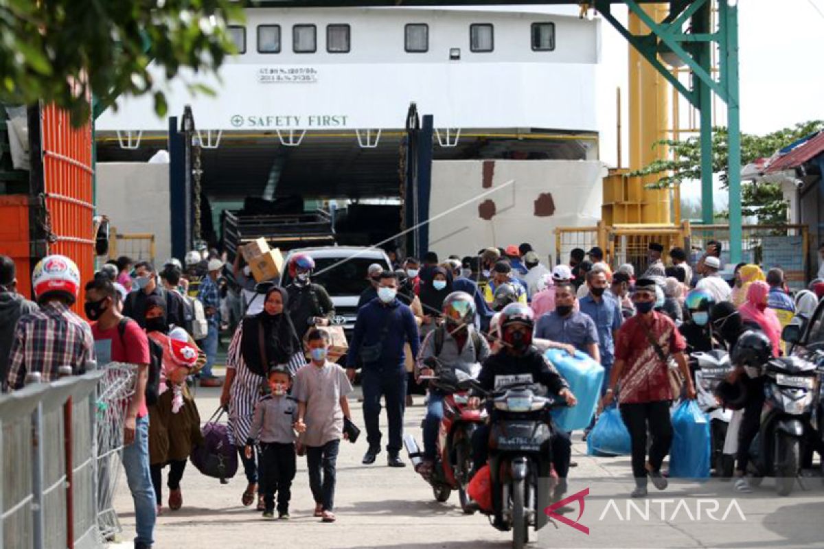 Arus mudik di Pelabuhan Banda Aceh normal jelang Idul Fitri