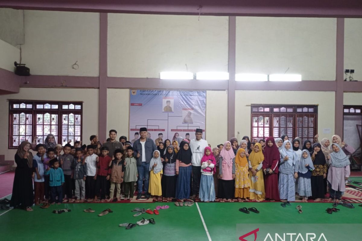 Kelompok pemuda di Tanah Datar gelar berbuka bersama 100 santri Tahfidz