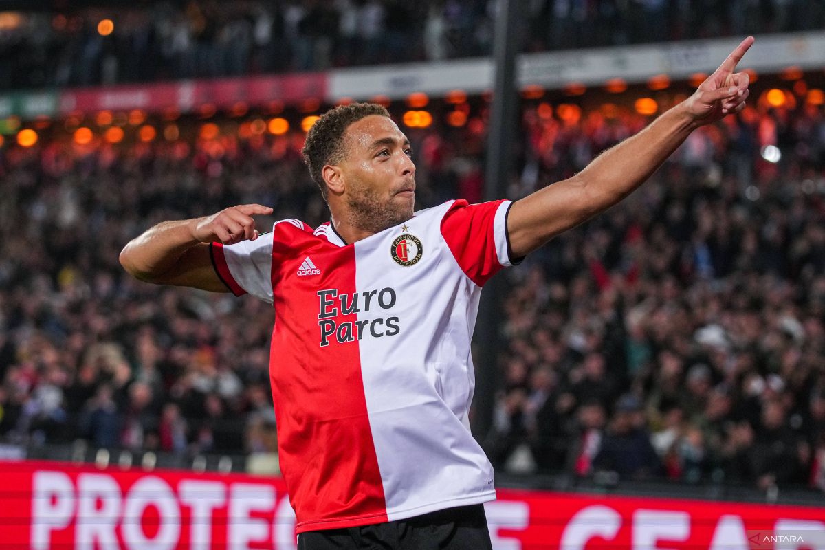 Lima gol, Feyenoord taklukkan Olympique Marseille