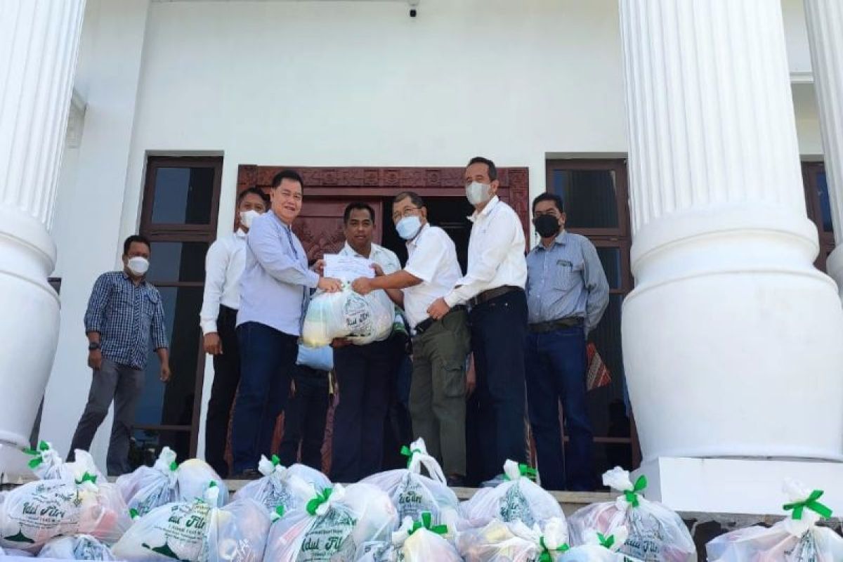 500 paket sembako dibagikan kepada warga Sampit jelang Lebaran