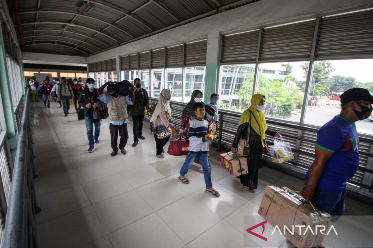 Jumlah penumpang berangkat dari Terminal Purabaya meningkat