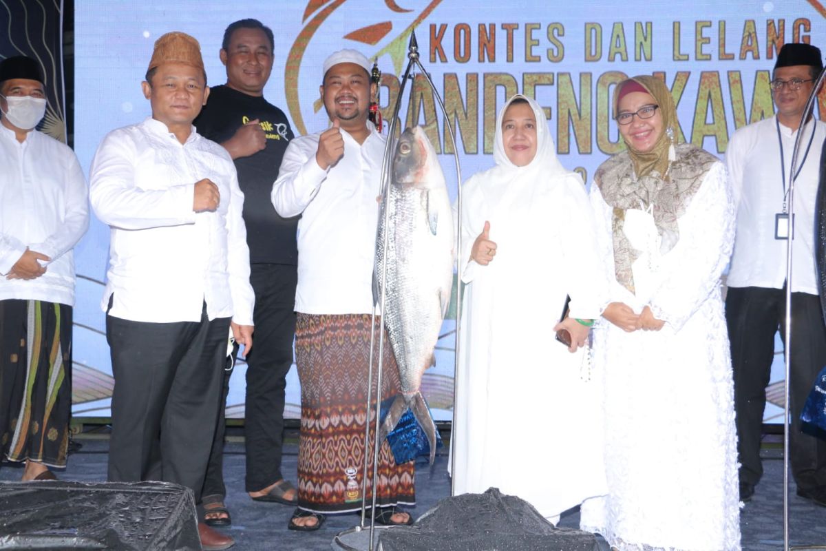Tradisi Kontes Bandeng Gresik dimenangkan warga Pangkah Wetan