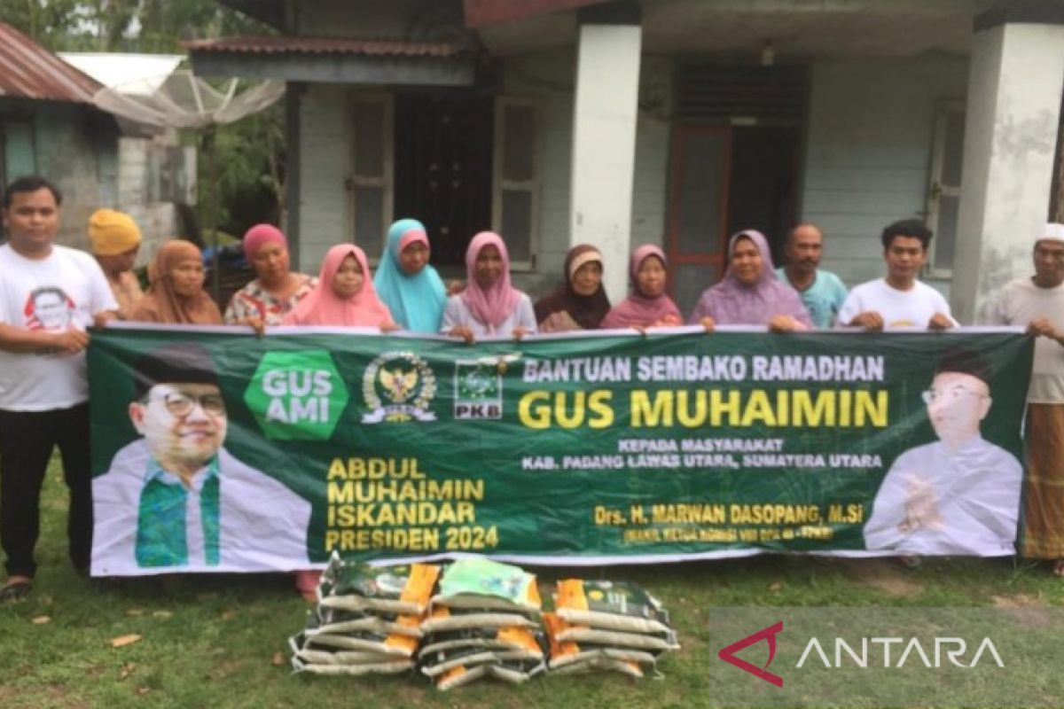 Marwan Dasopang bagikan bantuan sembako Ramadhan di Paluta