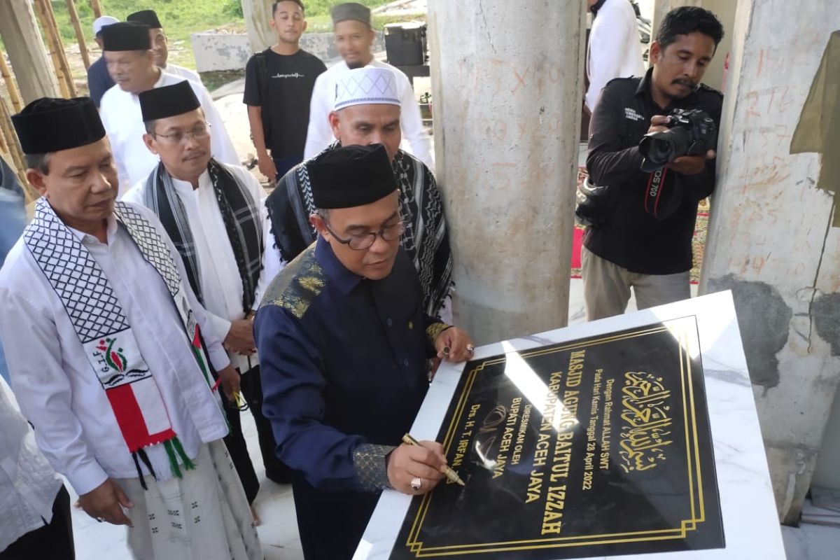 Masyarakat Aceh Jaya mulai gunakan masjid yang dibangun senlai Rp75 miliar