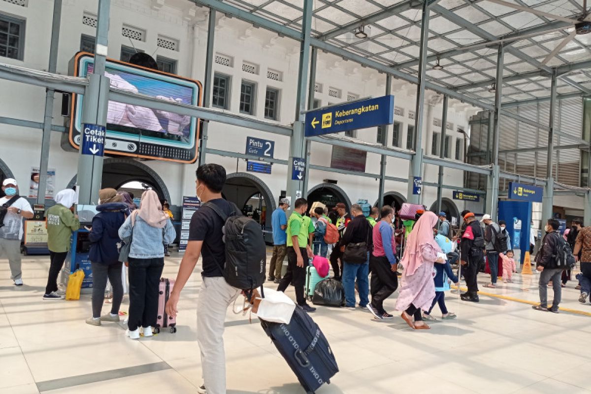 Stasiun Pasar Senen berangkatkan 18,6 ribu pemudik pada Jumat