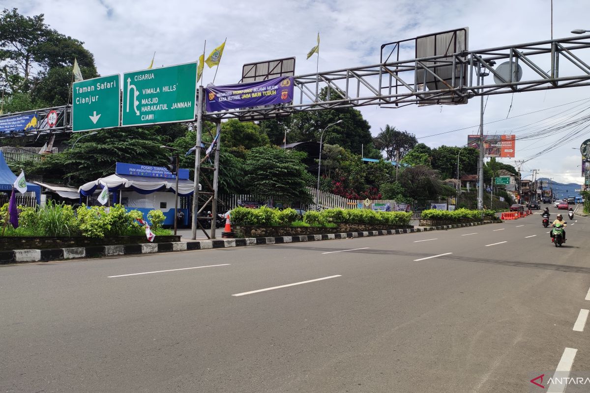 Arus lalu lintas di jalur Puncak Bogor lengang pada H-3 Lebaran