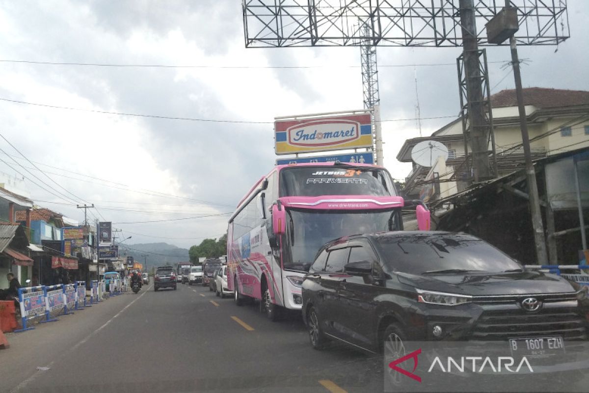 Puncak arus kendaraan jalur mudik Limbangan Garut diprediksi Jumat